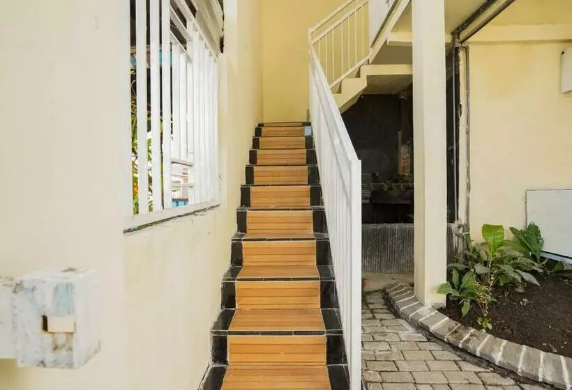 Hotelli Reddoorz Syariah Near Alun Alun Pasuruan