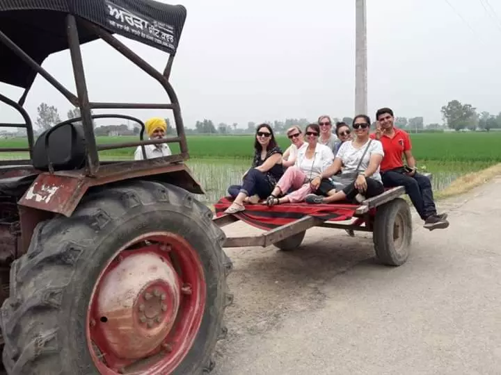 ホテル Virasat E Punjab  Farmstay Amritsar