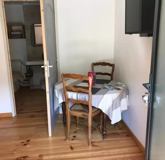 Aamiaismajoitus (B&B) Chambre D Hôte Aux Pivoines