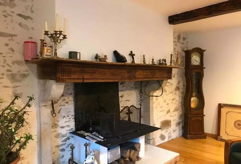 Aamiaismajoitus (B&B) Chambre D Hôte Aux Pivoines