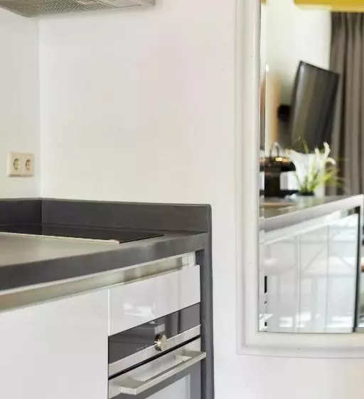 تختخواب و صبحانه Modern Canal House Loft   City Center