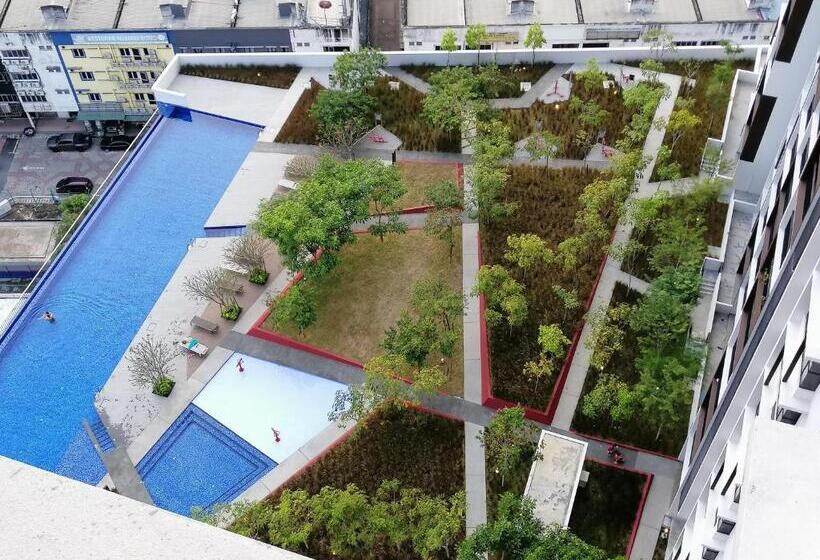 בית מלון כפרי Astetica Residences @ Seri Kembangan