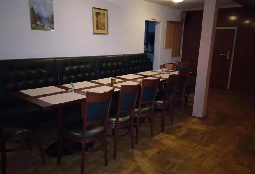 ホテル & Restaurant Zum Adlersberg