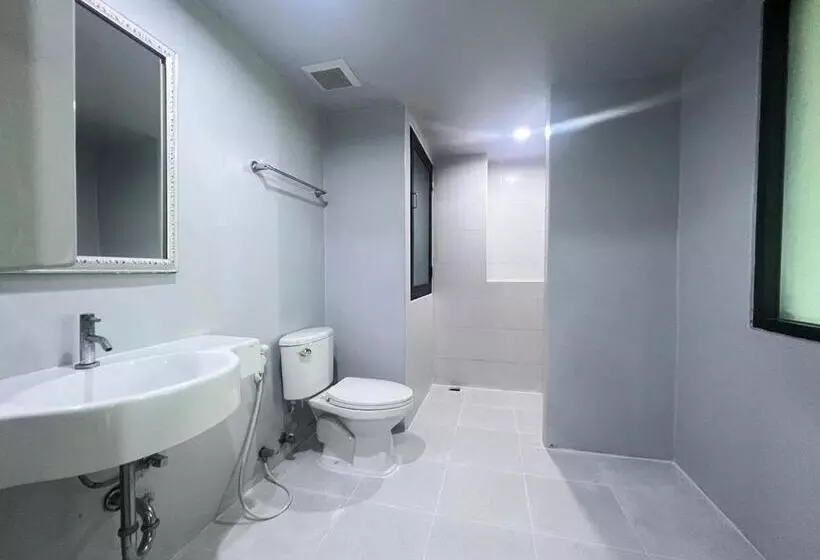 هتل The Earth Anthioch Khao Yai