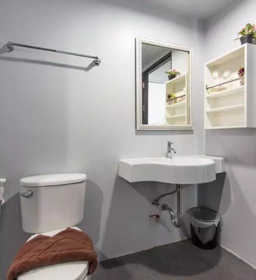 هتل The Earth Anthioch Khao Yai