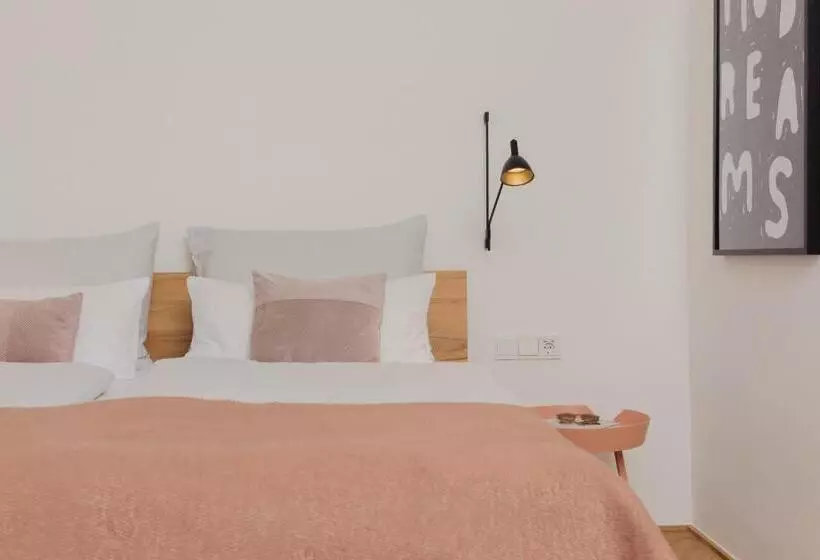 Marktbar Studios   Boutique Apart