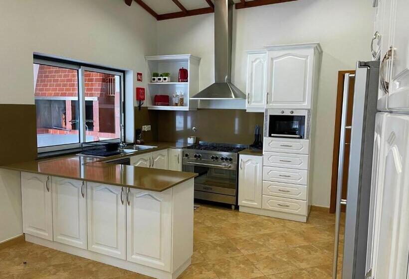 بنسيون Chalé D Angra Guest House