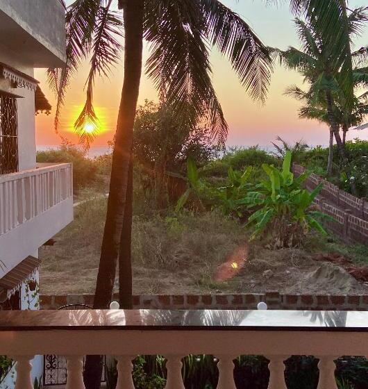 پانسیون Shanu S Seaside Inn A Guesthouse, 100 Metres To Candolim Beach