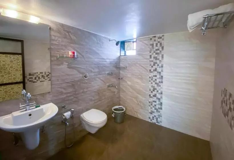 Majatalo Shanu S Seaside Inn   A Guesthouse, 100 Metres To Candolim Beach
