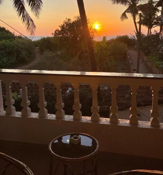 پانسیون Shanu S Seaside Inn A Guesthouse, 100 Metres To Candolim Beach