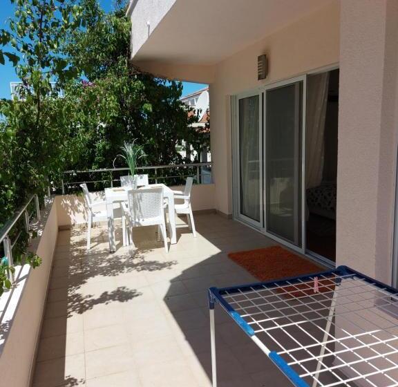 پانسیون Villa Lyudmila