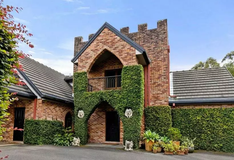 Aamiaismajoitus (B&B) The Castle At Bonville