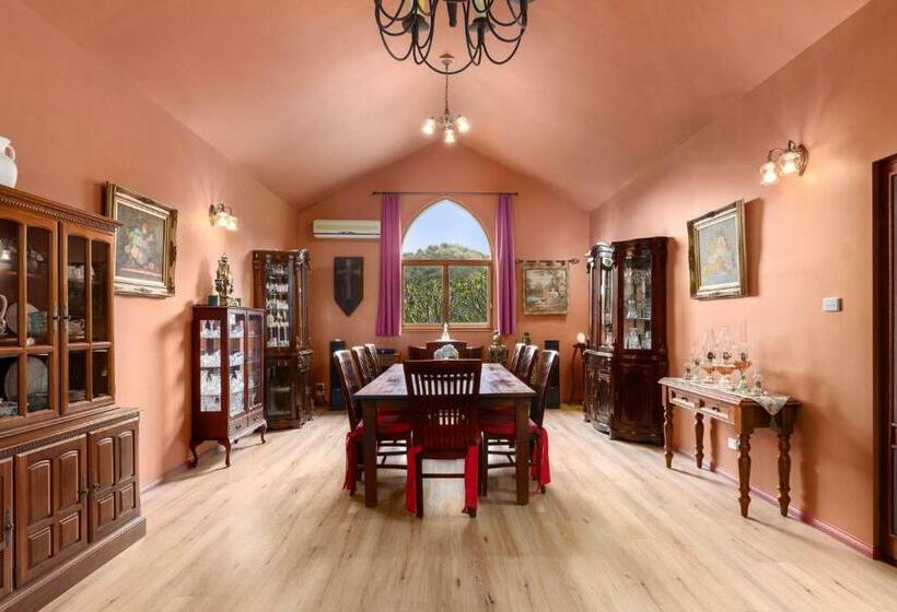 민박 The Castle At Bonville