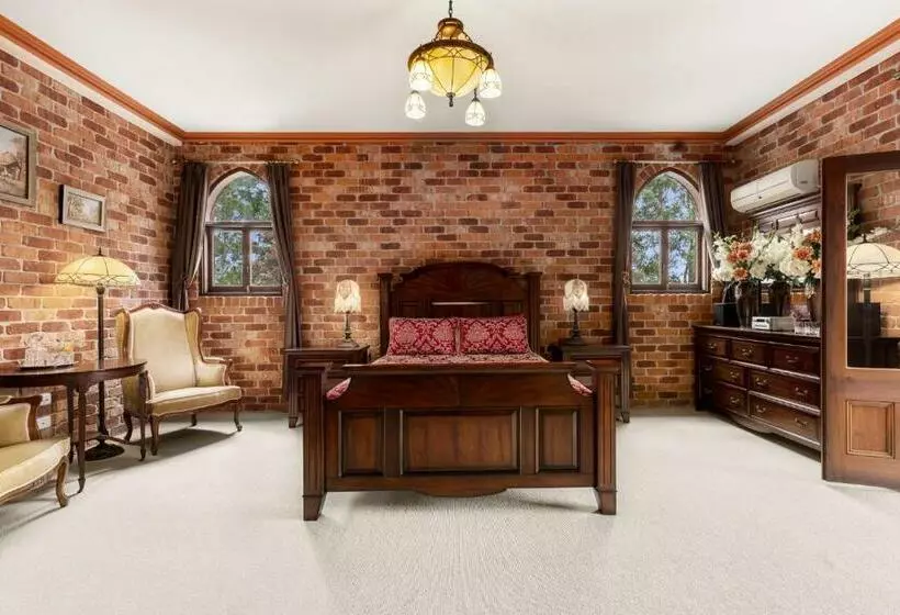 Aamiaismajoitus (B&B) The Castle At Bonville