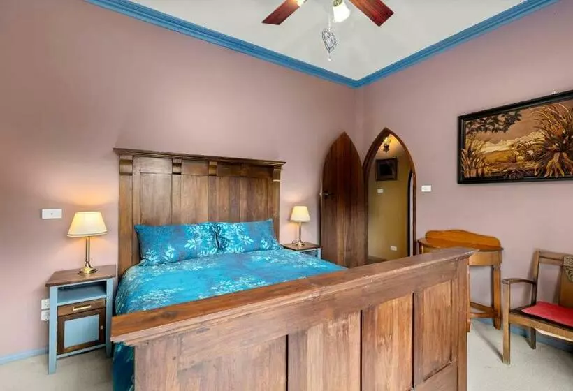 Aamiaismajoitus (B&B) The Castle At Bonville