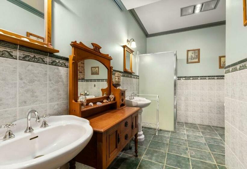 민박 The Castle At Bonville