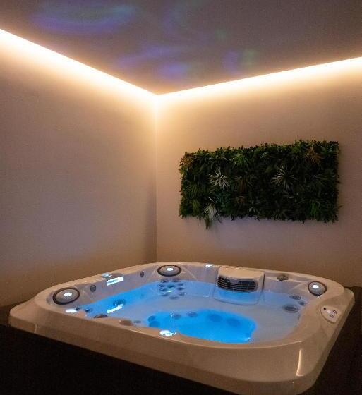 ベッドアンドブレックファースト Villa Porrelli Rooms & Spa Suite