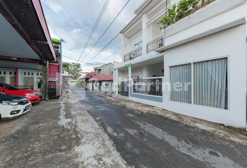 בית מלון כפרי Ana Guest House Syariah Mitra Reddoorz