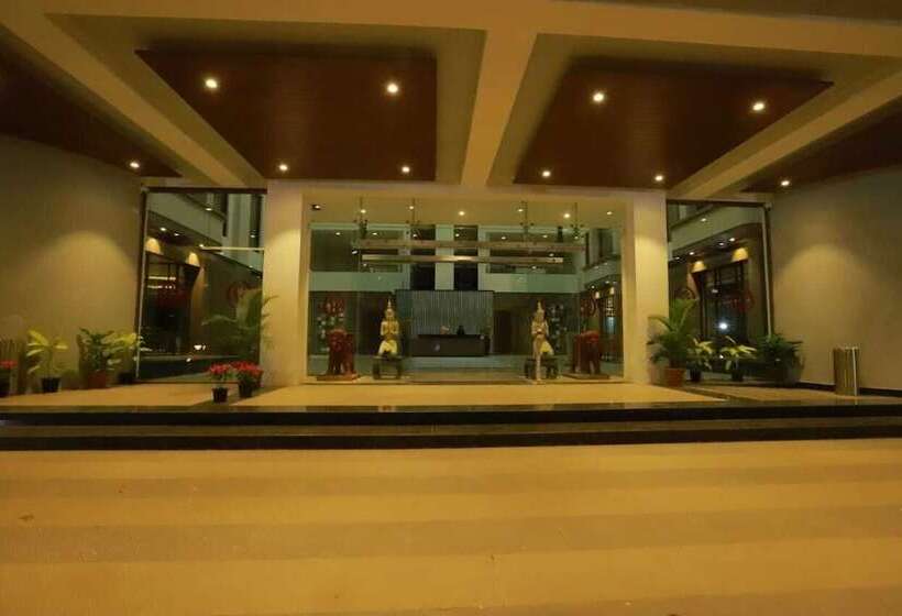 Hotel Grand Sarovar Portico, Latur