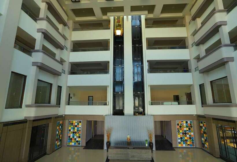 Hotel Grand Sarovar Portico, Latur