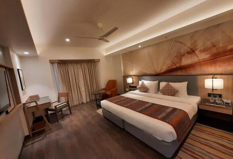 Hotel Grand Sarovar Portico, Latur