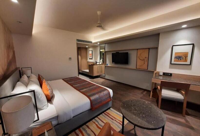 Hotel Grand Sarovar Portico, Latur