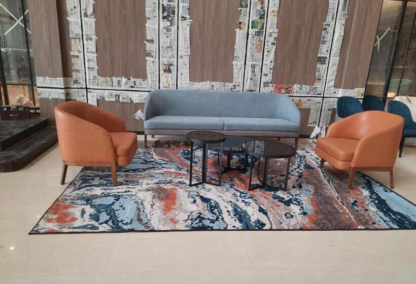 Hotel Grand Sarovar Portico, Latur