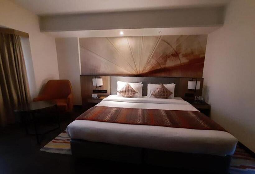 Hotel Grand Sarovar Portico, Latur