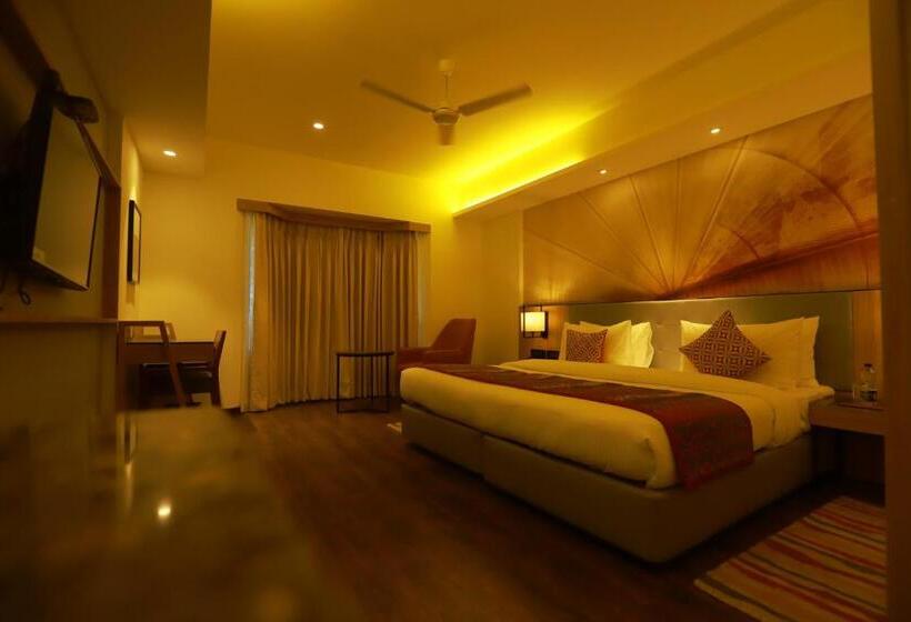 Hotel Grand Sarovar Portico, Latur