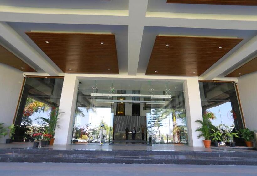 Hotel Grand Sarovar Portico, Latur