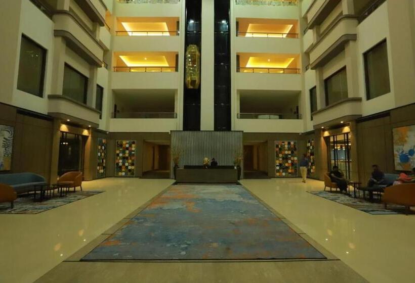 Hotel Grand Sarovar Portico, Latur