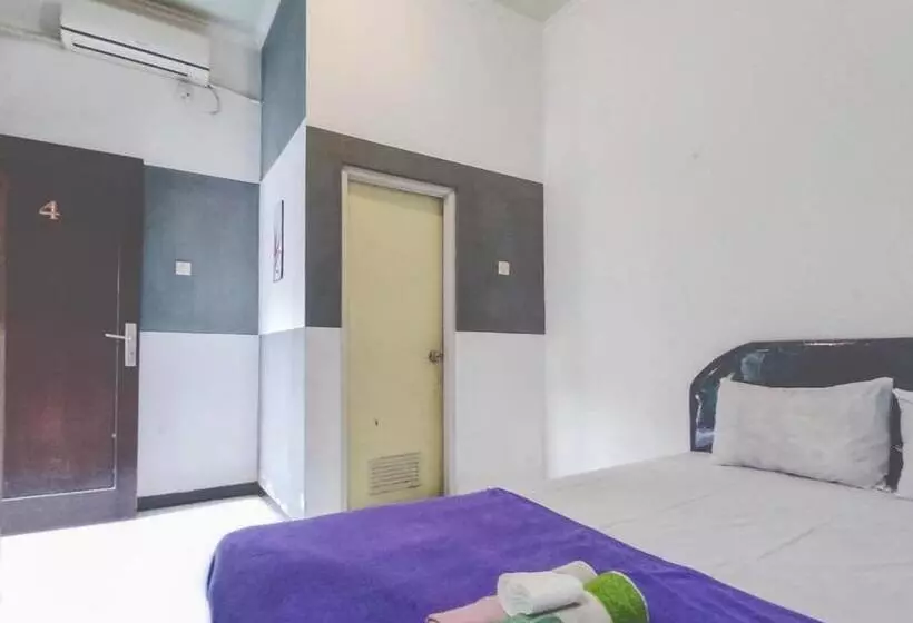 Hotelli Kartini Guest House Near Alun Alun Probolinggo