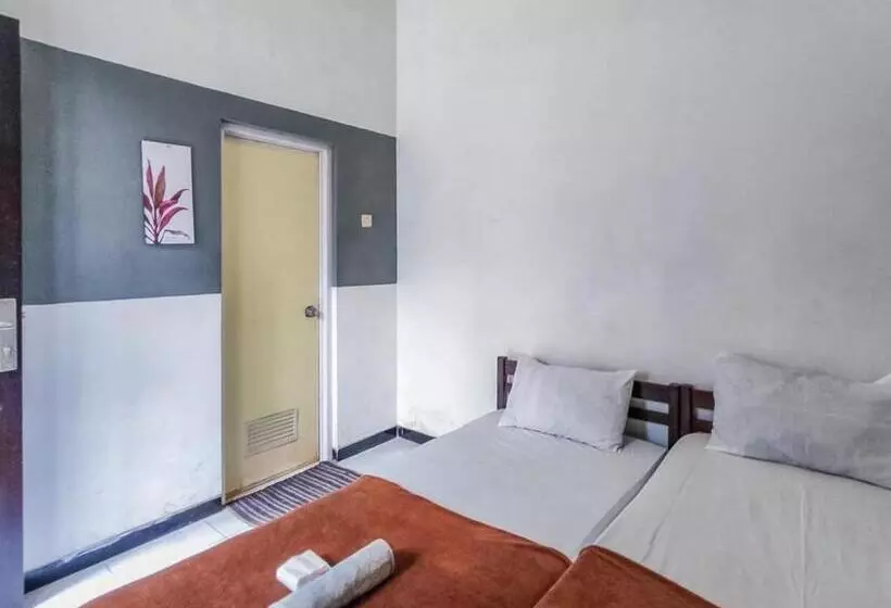 Hotelli Kartini Guest House Near Alun Alun Probolinggo