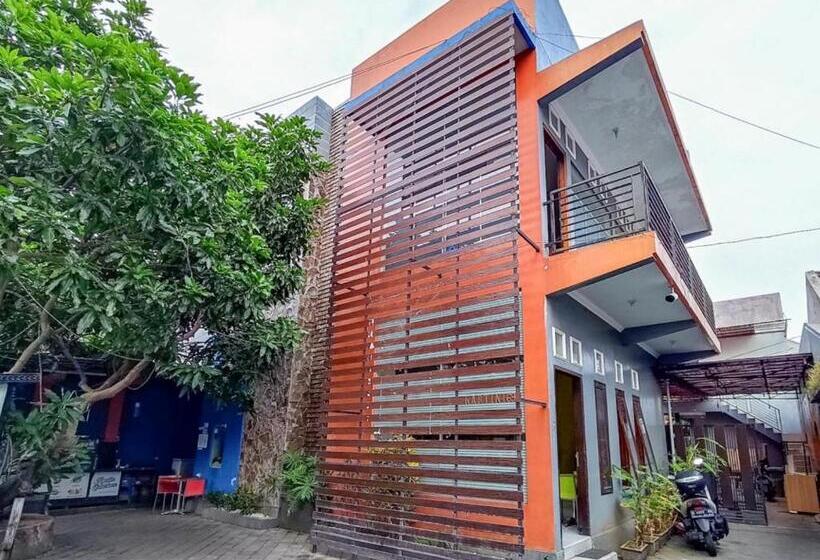 ホテル Kartini Guest House Near Alun Alun Probolinggo