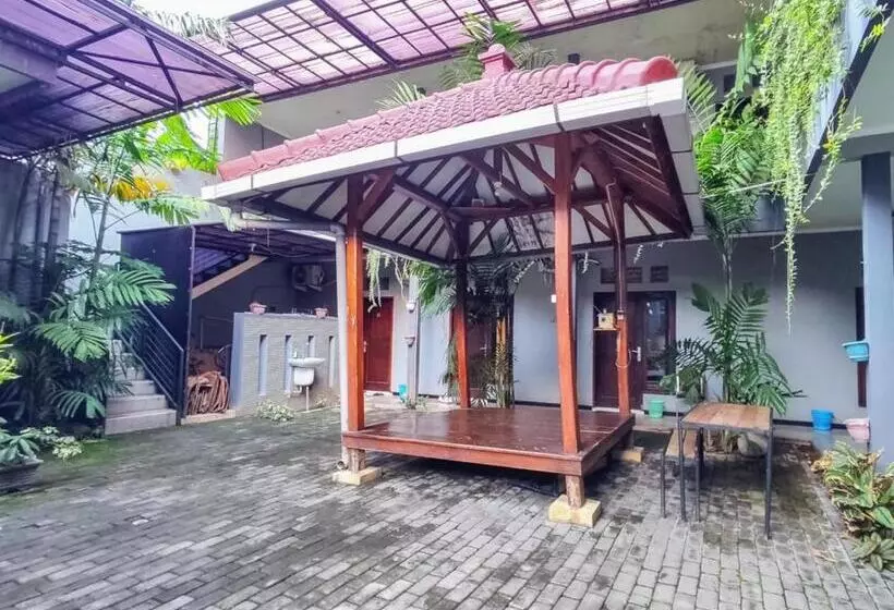 Hotelli Kartini Guest House Near Alun Alun Probolinggo
