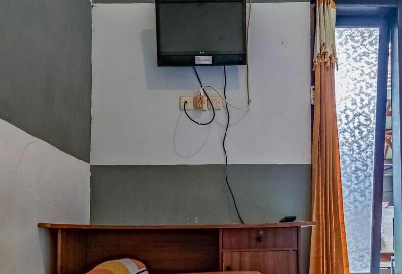 ホテル Kartini Guest House Near Alun Alun Probolinggo