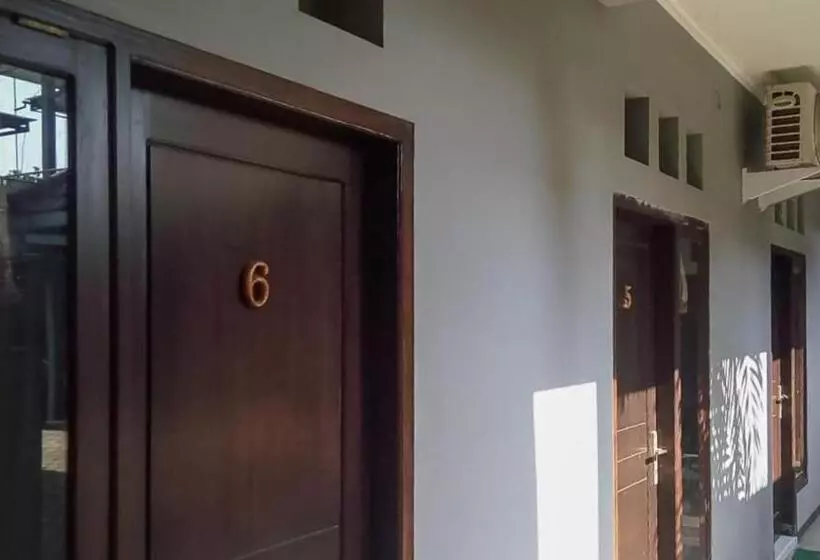 Hotelli Kartini Guest House Near Alun Alun Probolinggo