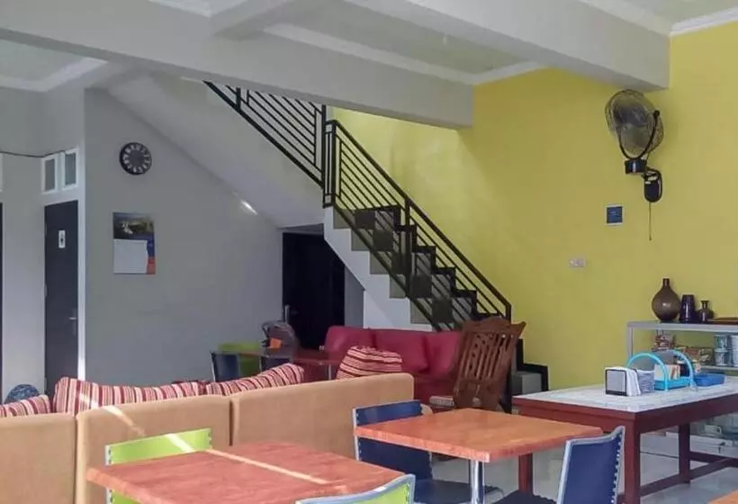 Hotelli Kartini Guest House Near Alun Alun Probolinggo