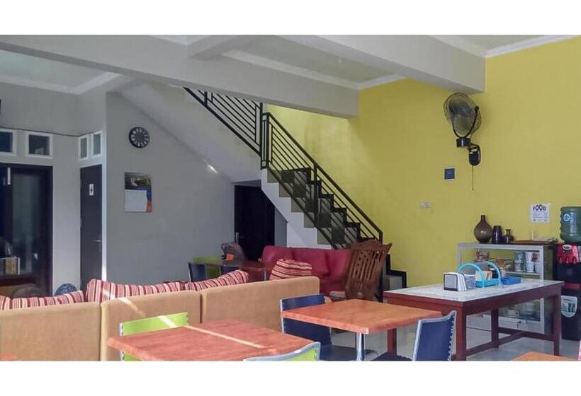 ホテル Kartini Guest House Near Alun Alun Probolinggo