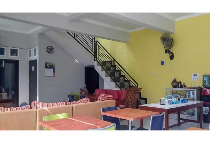 Hotelli Kartini Guest House Near Alun Alun Probolinggo