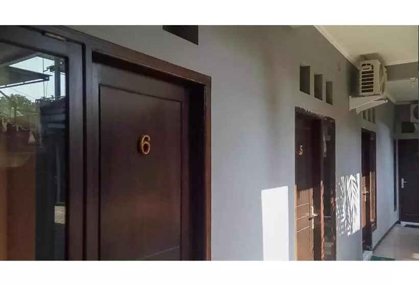 Hotelli Kartini Guest House Near Alun Alun Probolinggo