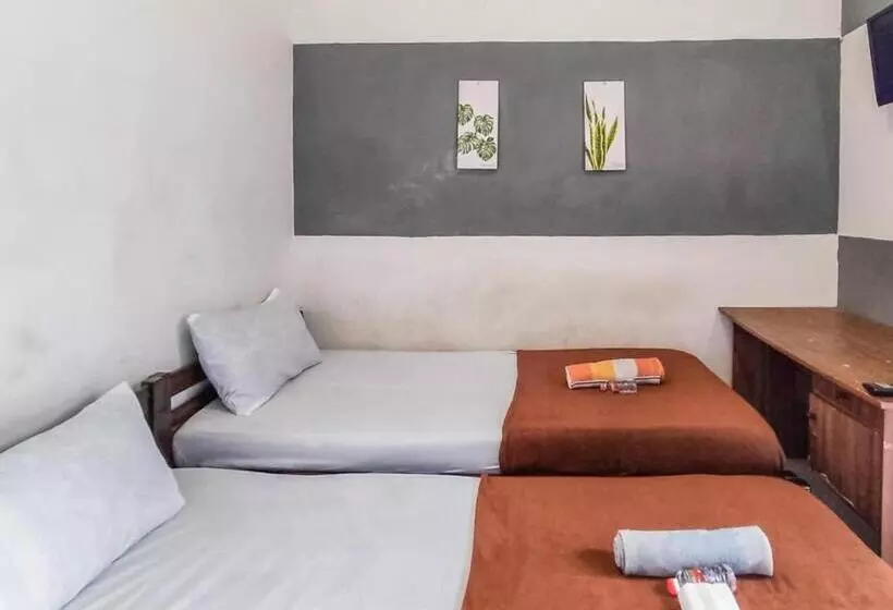 Hotelli Kartini Guest House Near Alun Alun Probolinggo