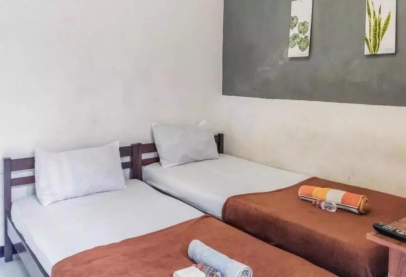 Hotelli Kartini Guest House Near Alun Alun Probolinggo