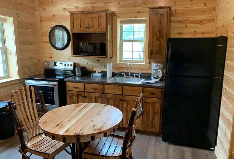 Отель Waterview Lodge By Amish Country Lodging