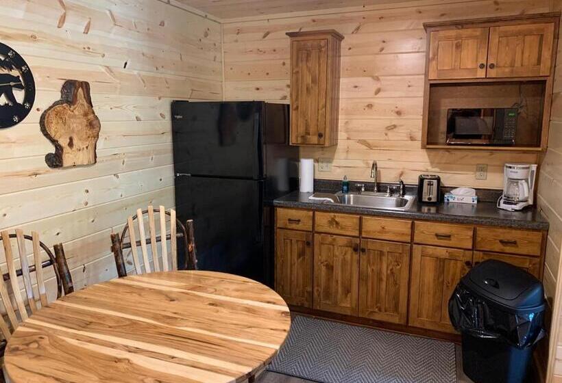 Отель Waterview Lodge By Amish Country Lodging