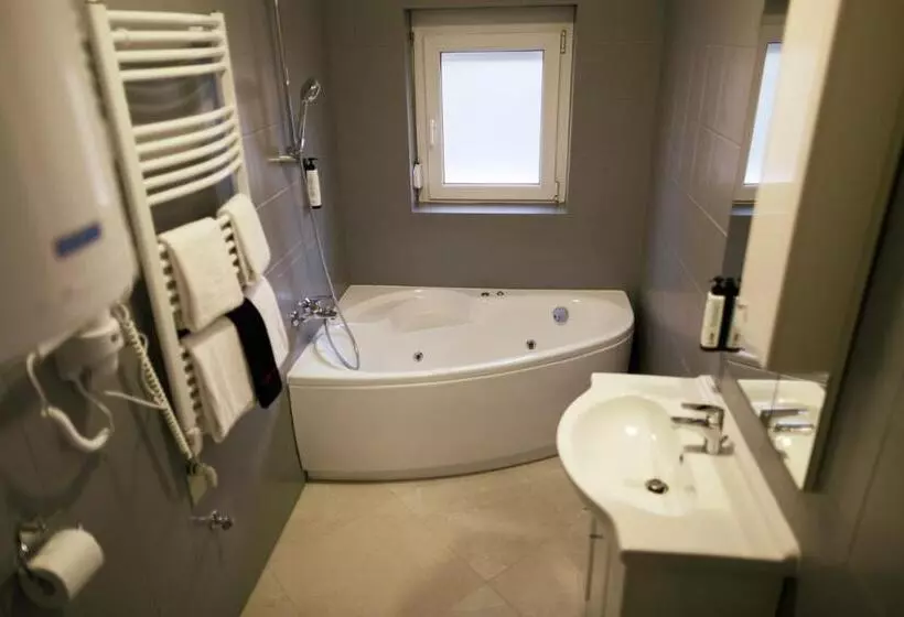 Majatalo Munkácsy Villa   Szekszárd