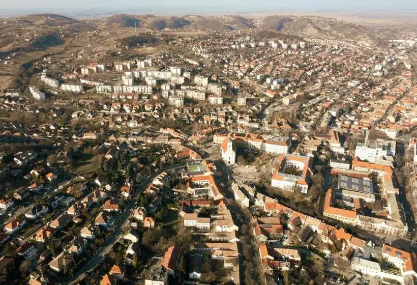 Majatalo Munkácsy Villa   Szekszárd