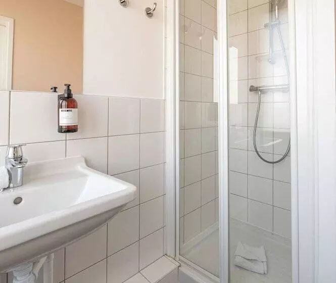 Ucpa Sport Station Hostel Paris