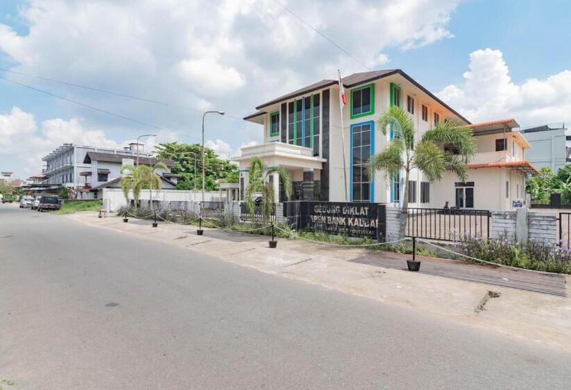 Urbanview Hotel Syariah Dapen Pontianak By Reddoorz