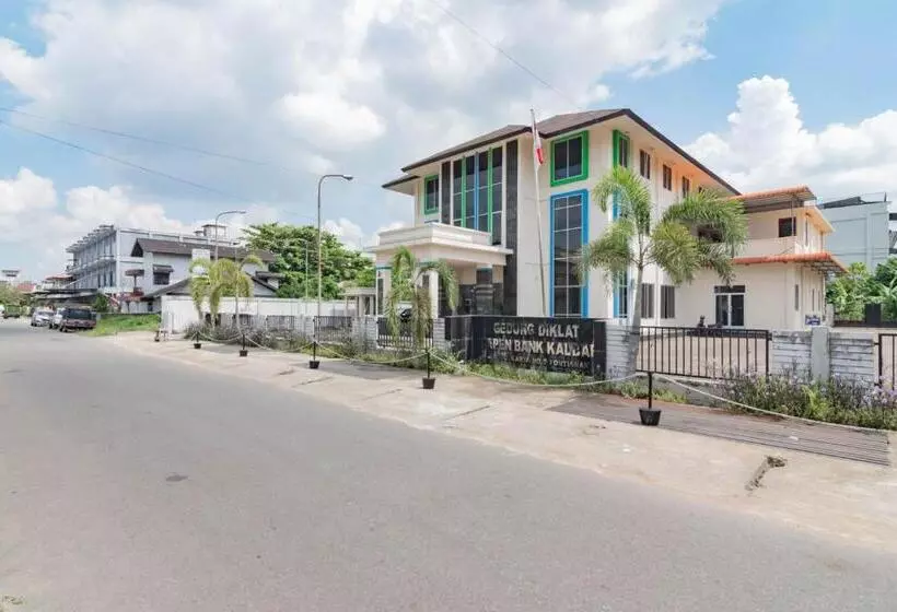 Urbanview Hotel Syariah Dapen Pontianak By Reddoorz